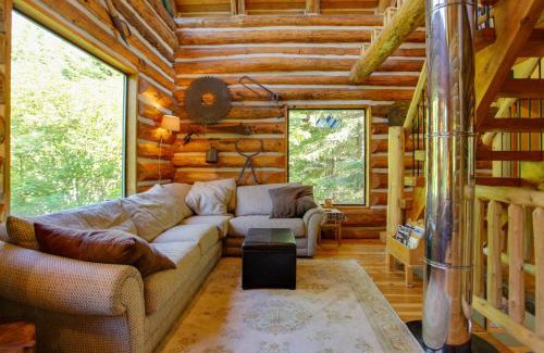 Easton Casa | Cozy Easton Cabin with Wenatchee Natl Forest Views!