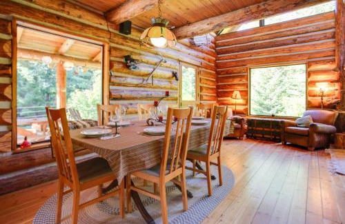 Easton Casa | Cozy Easton Cabin with Wenatchee Natl Forest Views!