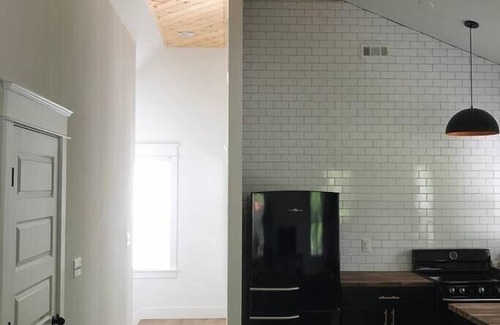 McFerrin Park Casa | Cozy Eastside Loft - Walkable to Restaurants!