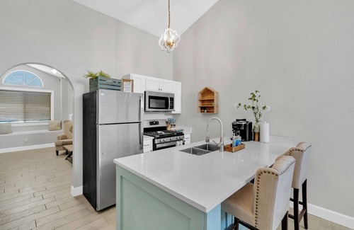 Biggs Field Casa | Cozy El Paso Getaway-Close to I-10-Restaurants-Shopping and more! Remodeled.