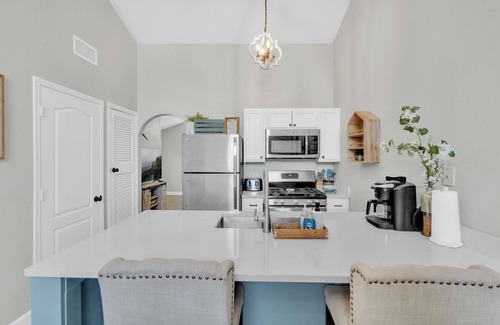 Biggs Field Casa | Cozy El Paso Getaway-Close to I-10-Restaurants-Shopping and more! Remodeled.