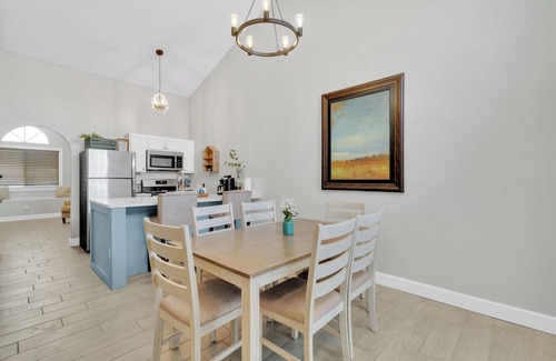 Biggs Field Casa | Cozy El Paso Getaway-Close to I-10-Restaurants-Shopping and more! Remodeled.
