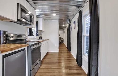 Athens Cabaña | Cozy Electric Blue Cargo Cottage - Lot 25