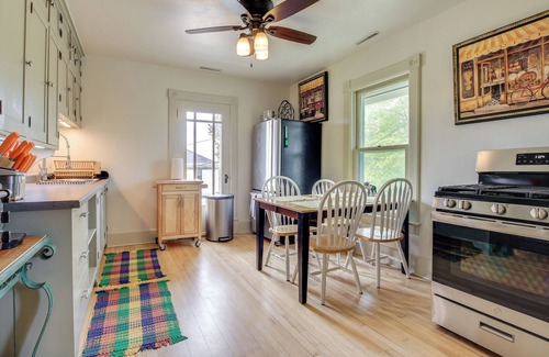 Elkhart Lake Apartamento | Cozy Elkhart Lake Apartment: Walk to Town & Dining