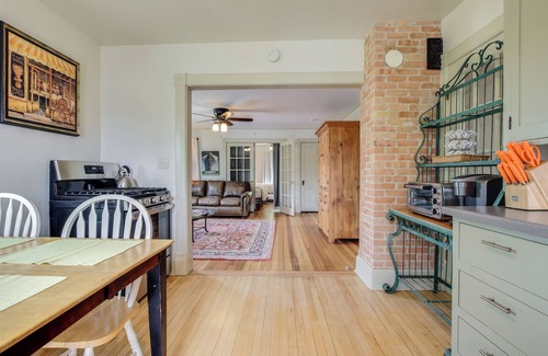 Elkhart Lake Apartamento | Cozy Elkhart Lake Apartment: Walk to Town & Dining
