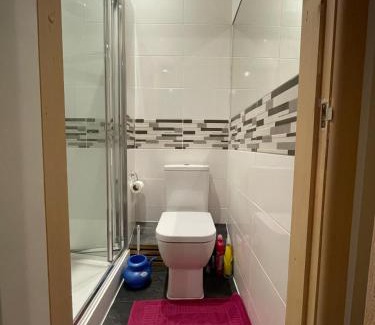 Hove Casa | Cozy En-Suite Room with Free Parking Included