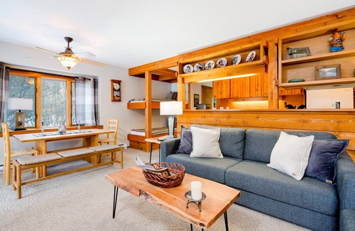 Moose Wilson Road Condominio | Cozy end condo with fireplace & washer/dryer - near Teton Village & Jackson