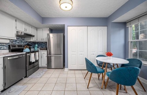 Taylor's Pond Casa | Cozy End Unit Townhouse 1 Mile from Downtown Cary
