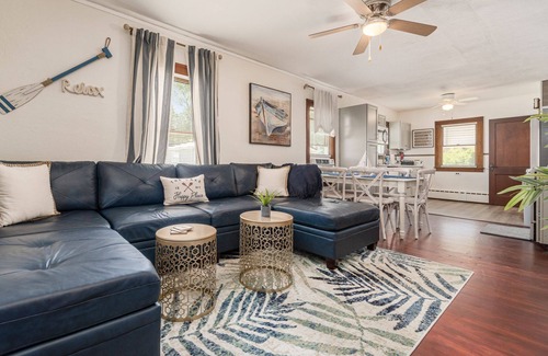 Millersport Cabaña | Cozy Entertaining Waterfront 3Bd w/SwimSpa/Hot Tub