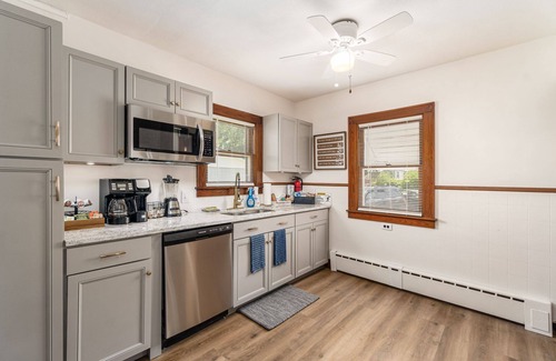 Millersport Cabaña | Cozy Entertaining Waterfront 3Bd w/SwimSpa/Hot Tub
