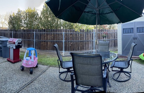 Elk Grove Casa | Cozy Entire House in Elk Grove 3b/2b with big yard