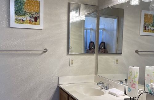 Elk Grove Casa | Cozy Entire House in Elk Grove 3b/2b with big yard