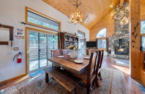 Truckee Casa | Cozy Escape w Hot Tub Deck & Access to Tahoe Donner & Skiing Alpenglow Chalet by AvantStay