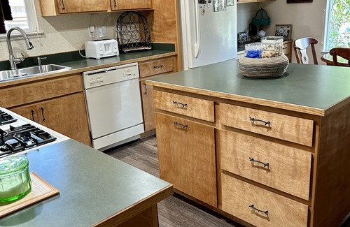 Plumas Eureka Estates Casa | Cozy Evergreen Cabin, walking distance from Plumas Pines golf course
