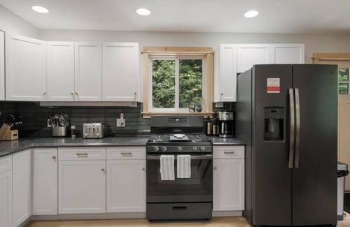 Harbor Springs Casa | Oasis on 10 acres, mins to Boyne