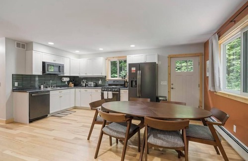 Harbor Springs Casa | Oasis on 10 acres, mins to Boyne