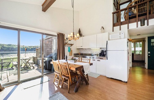 Gaylord Condominio | Cozy Fall Townhome - Beautiful Lakefront Access in a Private, Rural Community