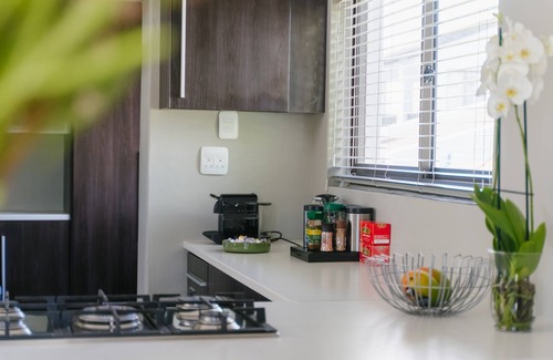 Melkbosstrand Cabaña | Cozy family and pet friendly beach house - 500 m to the beach!