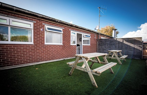 Cheadle Hulme Apartamento | Cozy Family Apartment | Manchester Airport | Free Parking | Sleeps 8
