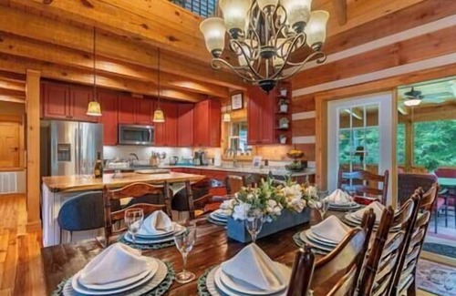 Hot Springs Casa | Cozy Family Cabin Retreat with hot tub. Nestled in the Appalachian Mountains