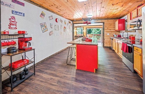 Rocky Grove Cabina | Cozy Family Cabin in charming Smoky Mountain- Pets allowed