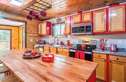 Rocky Grove Cabina | Cozy Family Cabin in charming Smoky Mountain- Pets allowed