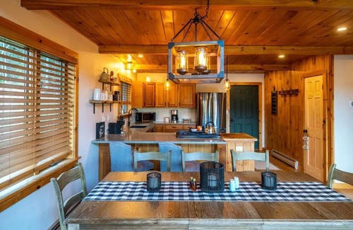 Cavendish Chalet De Esquí | Cozy Family Chalet with Mountain Views – 15 Mins to Okemo & Ludlow