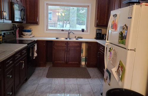 Minden Hills Cabaña | Cozy Family Cottage steps from the lake.