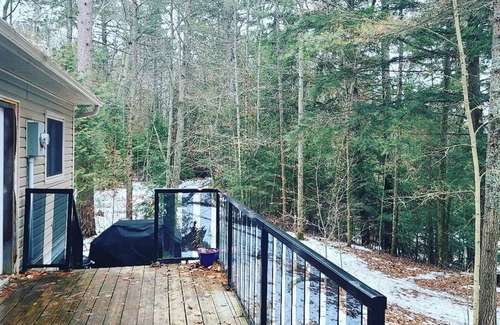 Minden Hills Cabaña | Cozy Family Cottage steps from the lake.