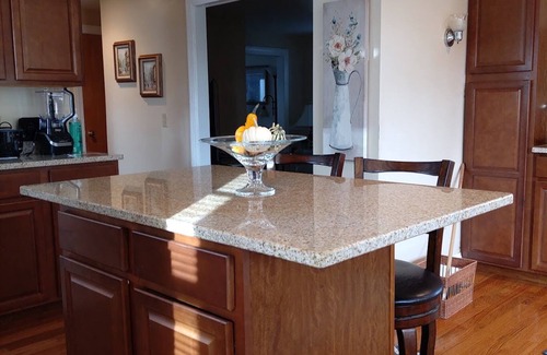 Barrington Cabaña | Cozy Family Cottage within walking distance to Barrington Center.