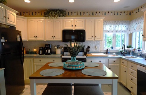 Falmouth Cabaña | Cozy family-friendly cottage on beautiful Shining Sea bike trail