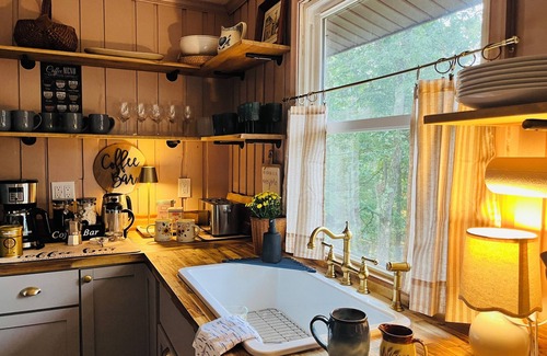 Basye Cabina | Cozy Family Friendly Cottage: GameRoom, Fire Pits & Mtn Views, Mins 2 Ski Resort