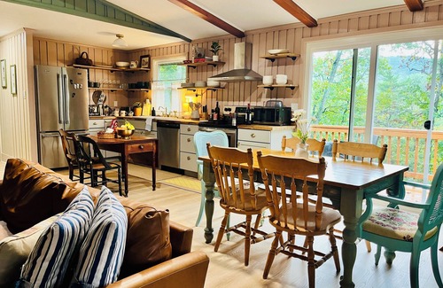 Basye Cabina | Cozy Family Friendly Cottage: GameRoom, Fire Pits & Mtn Views, Mins 2 Ski Resort