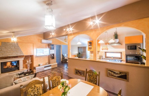 Karojba Villa | Villa romántica y totalmente vallada