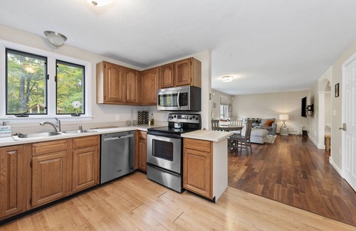 Meredith Casa | Cozy family friendly home in the lakes region with outdoor cedar sauna