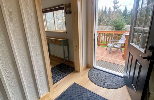 Homer Casa | Cozy family- friendly in town house w/ a backyard, garden, BBQ, and a firepit.