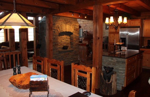 Tinmouth Cabina | Acogedora cabaña de madera apta para familias con chimenea interior de 25 pies + comodidades modernas.