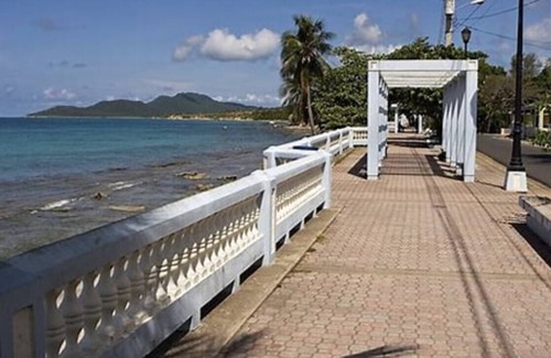 Esperanza Alquiler De RV | Cozy Family Fruit Farm - 2 Tents 10 Ft. Stay Nature Campsite, Vieques with WiFi