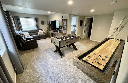 Village Seven Casa | Cozy Family Getaway in the Center of the Springs