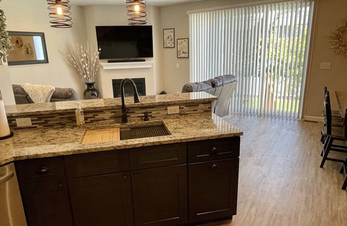 Village Seven Casa | Cozy Family Getaway in the Center of the Springs