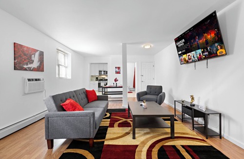 Constable Hook Casa | Cozy Family Getaway - NYC & NWK w/free parking
