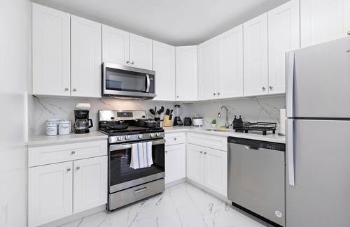 Constable Hook Casa | Cozy Family Getaway - NYC & NWK w/free parking