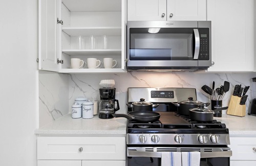 Constable Hook Casa | Cozy Family Getaway - NYC & NWK w/free parking