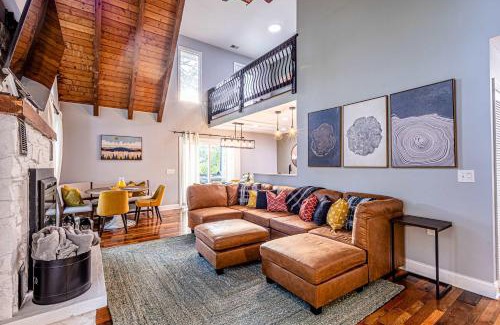 Bryson City Casa | Cozy Family Getaway w Games Hot Tub & Fire Pit