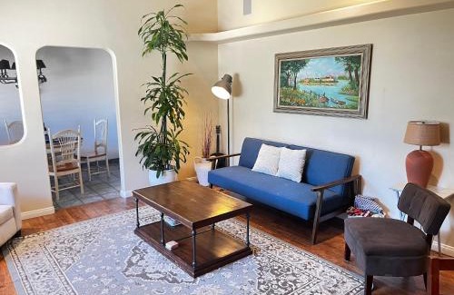 Santa Susana Casa | Cozy Family Hideaway, sleeps 8, 4 tv's yard, shops