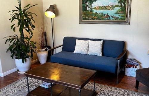 Santa Susana Casa | Cozy Family Hideaway, sleeps 8, 4 tv's yard, shops