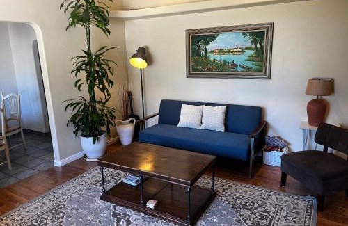 Santa Susana Casa | Cozy Family Hideaway, sleeps 8, 4 tv's yard, shops