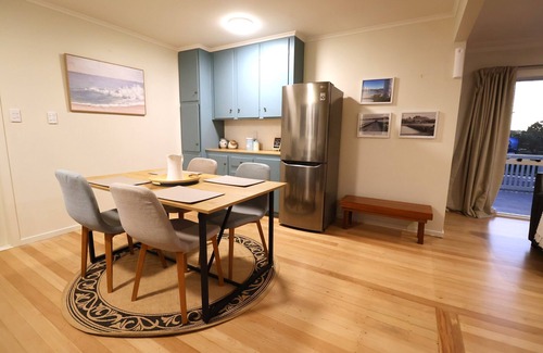 Mangere Bridge Casa | Cozy Family Home, 10mins from the Airport, Pet Friendly!