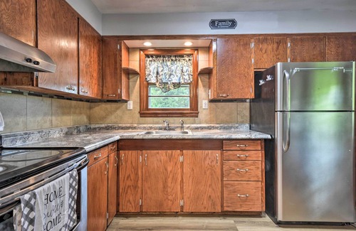 Springfield Casa | Cozy Family Home w/ Kayaks, Dock & Fire Pit!