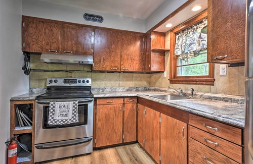 Springfield Casa | Cozy Family Home w/ Kayaks, Dock & Fire Pit!